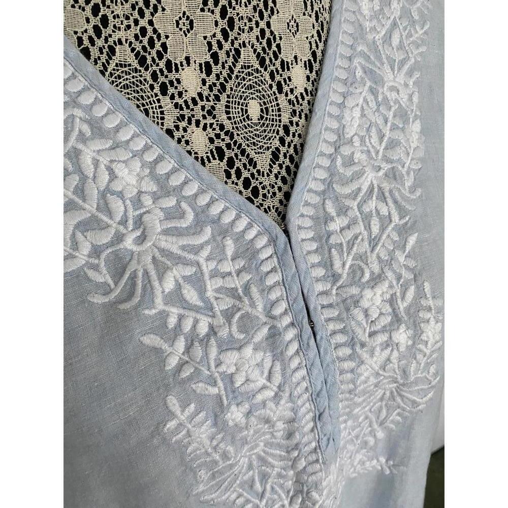Saks fifth avenue light blue linen embroidered floral coastal 3/4 sleeve top M/L - Picture 4 of 5